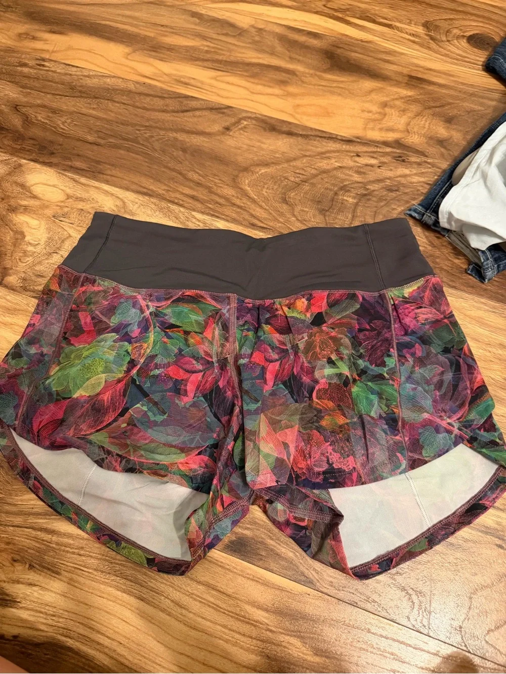 LULULEMON SPEED UP SHORTS all size 4 high rise 2.5 in 5 colors